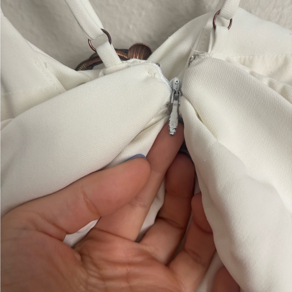 Elliatt Artic bow off the shoulder cocktail mini dress sz L - Picture 9 of 11